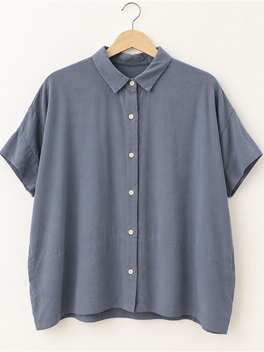 Everlane Washable Silk Short-Sleeve Button-Down Shirt in Slate Blue